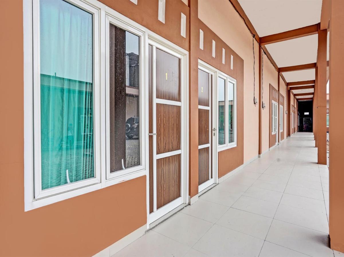 Oyo 92006 Kost Sejahtera Syariah Hotel Sidoarjo Exterior photo